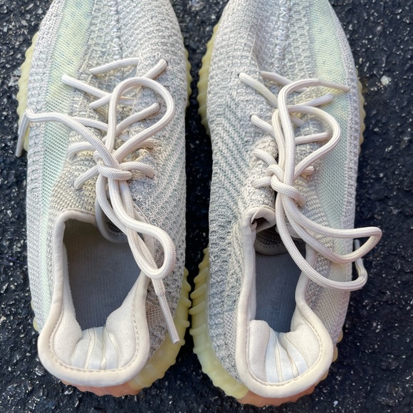 Yeezy 350 V2 | GUC | Size 9.5 | 779001 | No Box - Picture 3 of 12